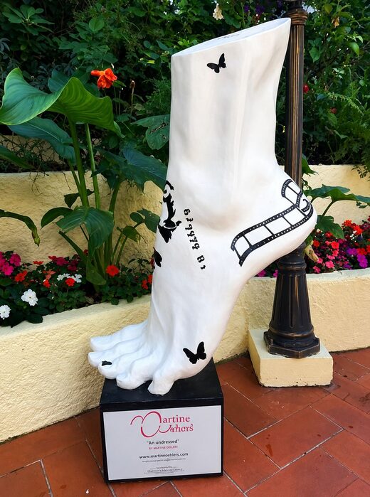 Martine&#x20;Wehrel&#x20;expose&#x20;ses&#x20;sculptures&#x20;dans&#x20;le&#x20;jardin&#x20;du&#x20;Jardin&#x20;Croisette&#x20;&#x00E0;&#x20;Cannes